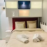 Elegant Studio Near Transport And Terrace