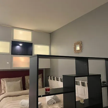 Elegant Near Transport And Terrace Paris