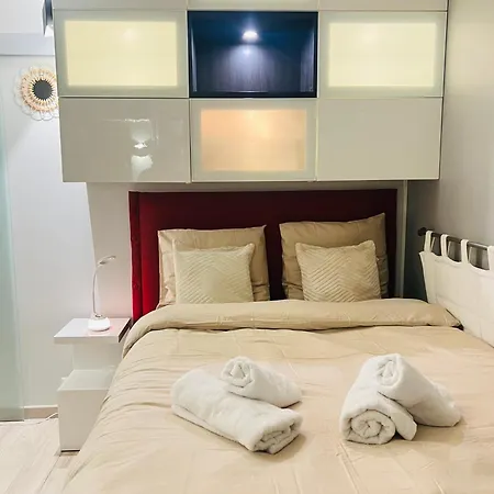 Appartamento Elegant Near Transport&terrace