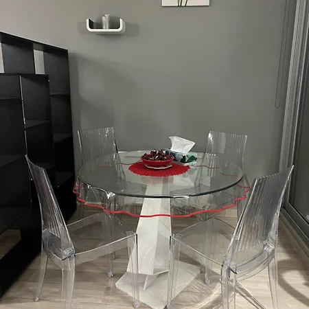 Apartment Elegant Near Transport And Terrace
